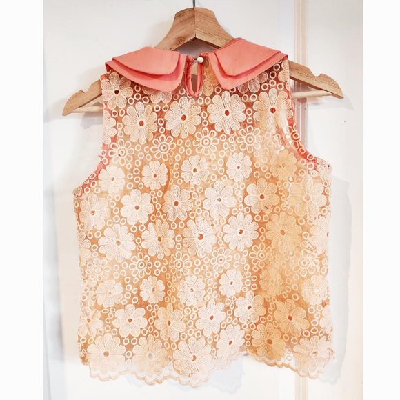 Floral Lace Sleeveless Peter Pan Collar Top - Picture 2 of 3